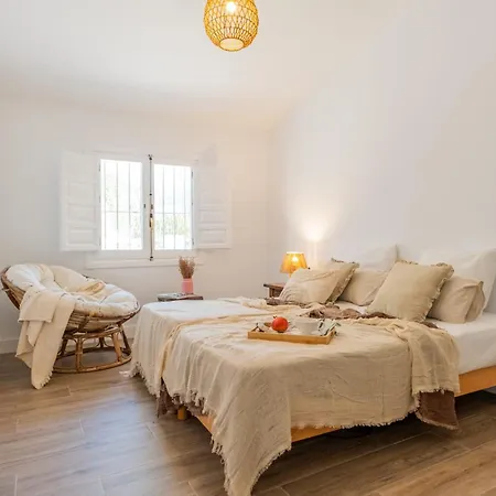Cayetana - Spacious 4-bedroom With Private Pool Terrace & Bbq