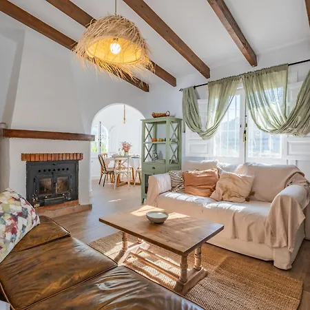Cayetana - Spacious 4-bedroom With Private Pool Terrace & Bbq Villa *